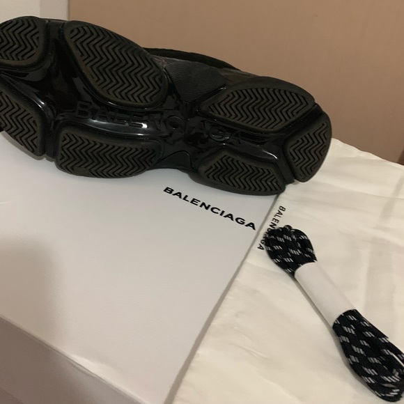 Balenciaga Triple S - Picture 2 of 6